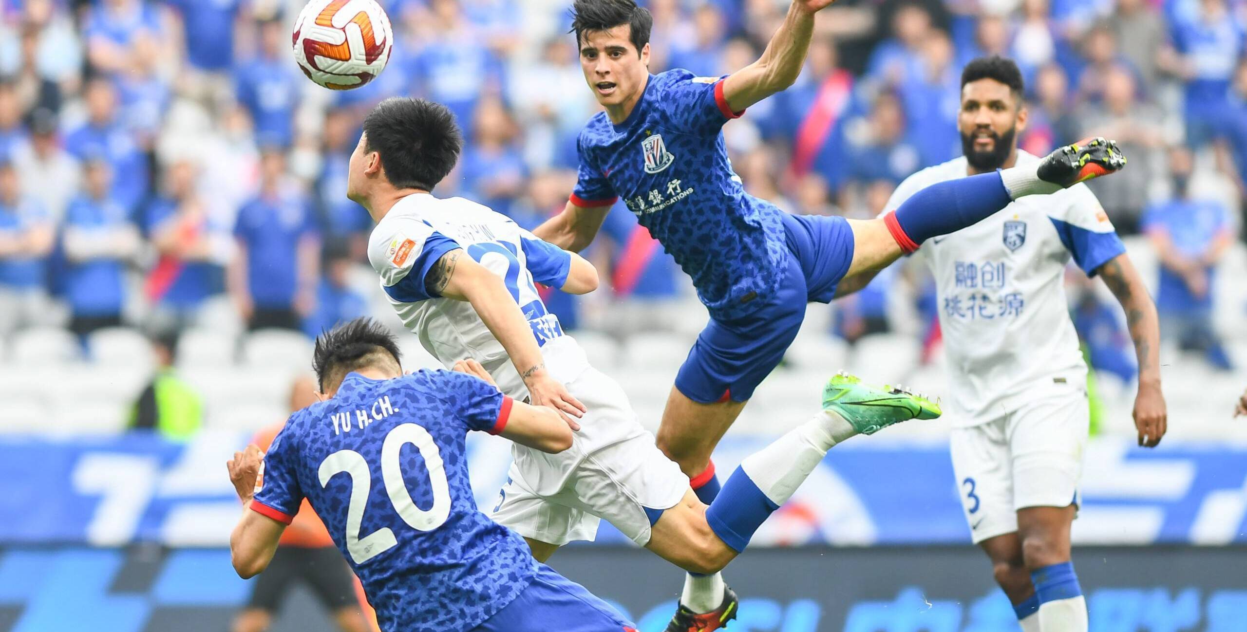 多米体育全站官网-西甲争冠之战白热化 三巨头领跑排行榜尽留